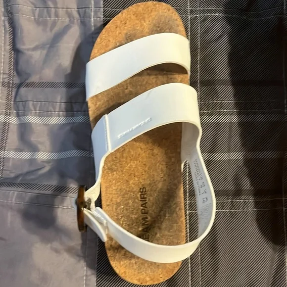Dream Pairs Women’s White Sandals - Picture 3 of 4